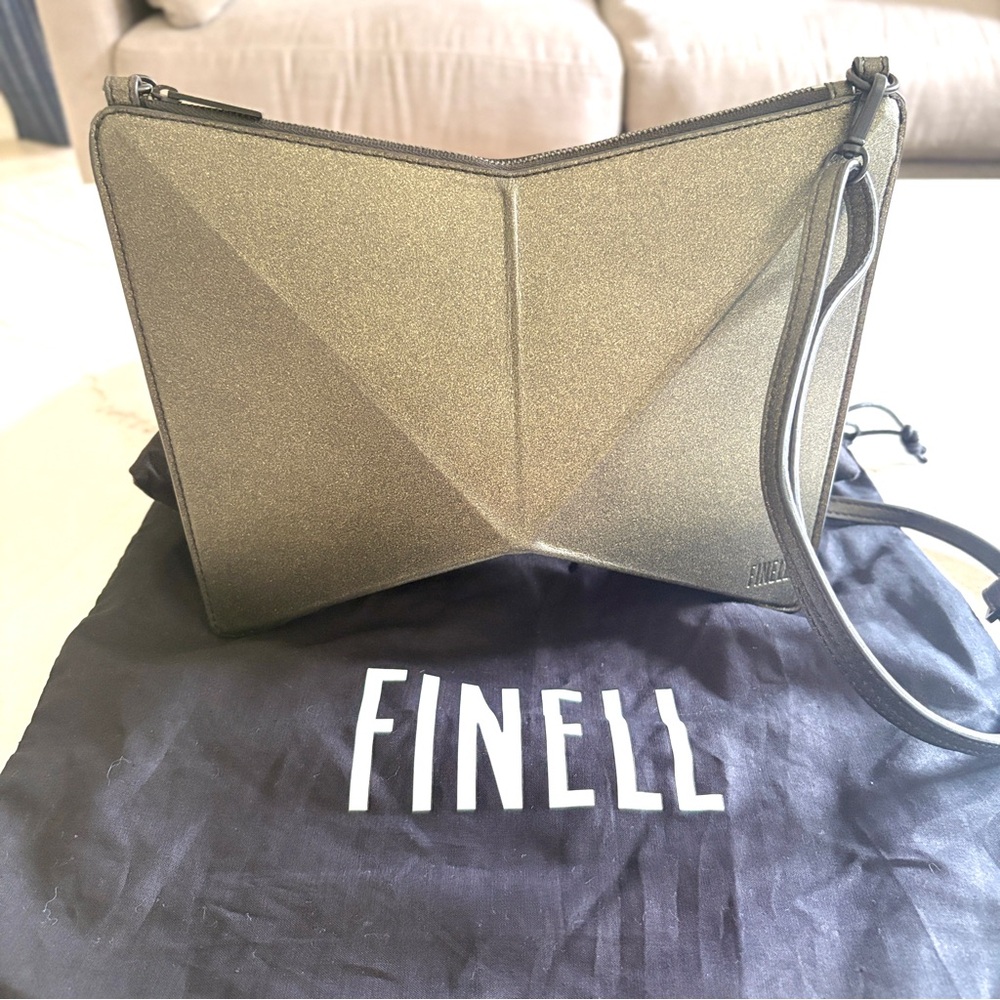Finell Versus Crossbody Bag
